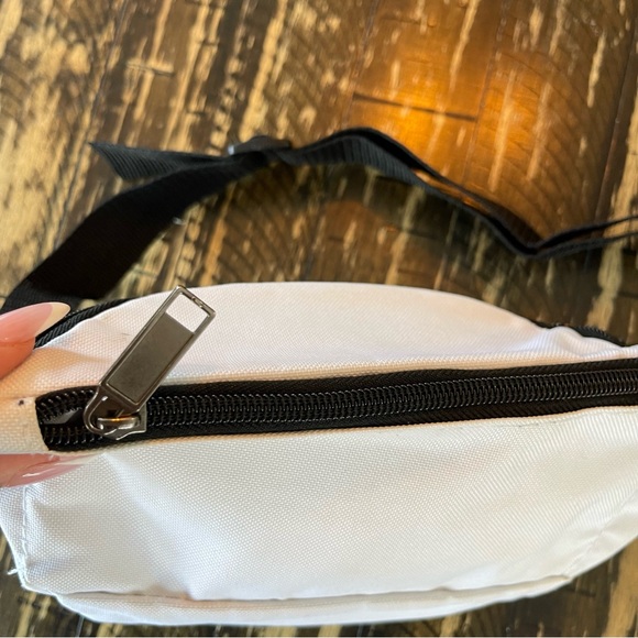 NIKE 🌟 BRAHAUS - White Fanny Pack Cross Body Bag - OS - Picture 8 of 13